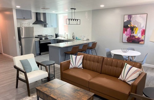 South Charleston Apartment | Modern downtown apartment, spacious in a great location