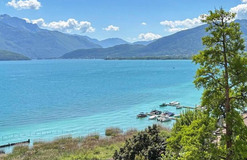 Sevrier Apartment | Modern duplex with panoramic lake view & 100m from cycle path