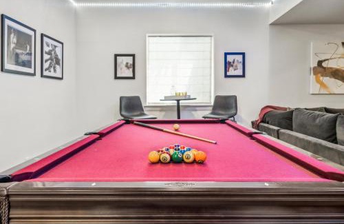Stapleton House | Modern Elegance - Pool Table - Walkable Area