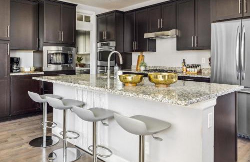 Stapleton House | Modern Elegance - Pool Table - Walkable Area