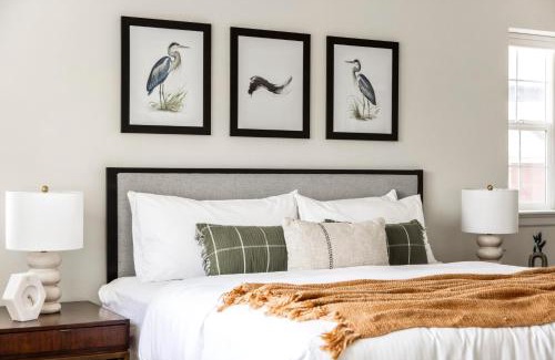 Stapleton House | Modern Elegance - Pool Table - Walkable Area