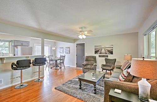 Excelsior Springs House | Modern Excelsior Springs Home w/Deck & 3 Acres!