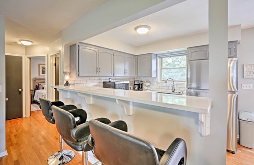 Excelsior Springs Cottage | Modern Excelsior Springs Home w/Deck & 3 Acres!