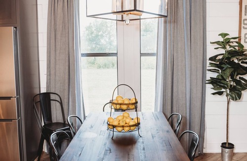 Manor House | Modern Farm w/2 Kings: 20 min to Austin, COTA-Tesla