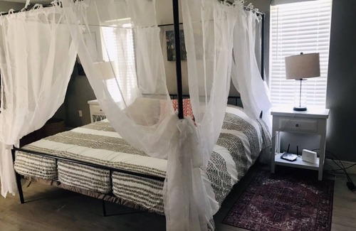 Zephyrhills Other | Modern farmhouse with heated pool and fireplace ~3.6 miles from Epperson Lagoon!