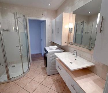 Sudostviertel Apartment | Modern flat - for up to 7 people