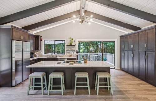 Lake Stevens House | Modern Forest Escape Near Hikes & Lake 6 Bedroom Home