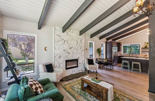 Lake Stevens House | Modern Forest Escape Near Hikes & Lake 6 Bedroom Home