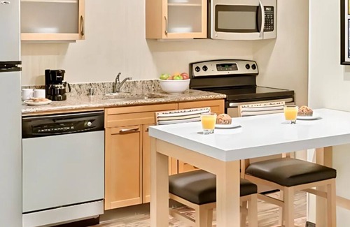 Sharonville Apartment | Modern Furnished Studio | Flexible Stays
