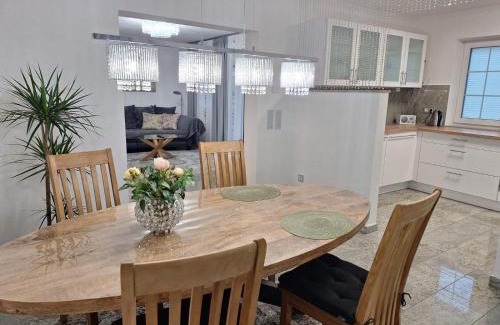 Linden Apartment | Modern & Gemütlich XL