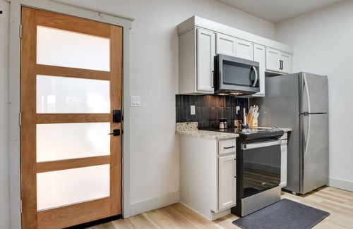 Graford Cabin | Modern Graford Cabin: Walk to Possum Kingdom Lake!
