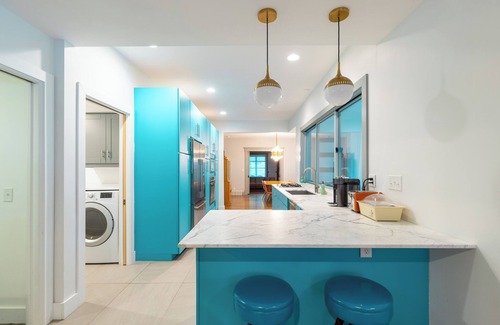 Marshall House | Modern Historic Home - Two Blocks to Downtown