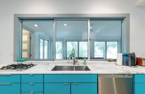 Marshall House | Modern Historic Home - Two Blocks to Downtown