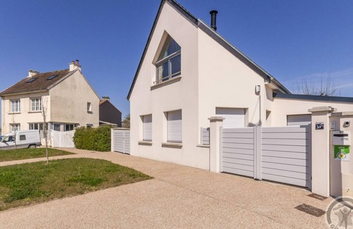 Saint-Vaast-la-Hougue Cottage | Modern Home with Private Courtyard, Terrace & Bikes, Near Port in Saint-Vaast-la-Hougue
