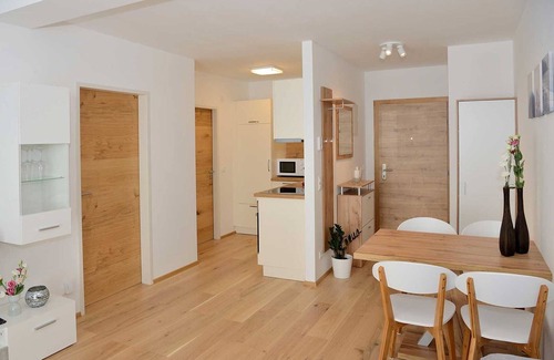 Muhlbachl Apartment | Modern Holiday Apartment "Serles" with Wi-Fi, Garden and Terrace