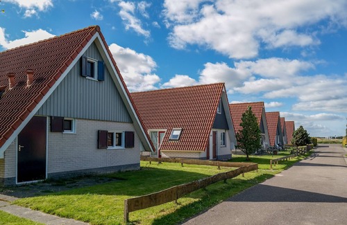 Anjum House | Modern Holiday home at a typical dutch canal, close to the Lauwersmeer