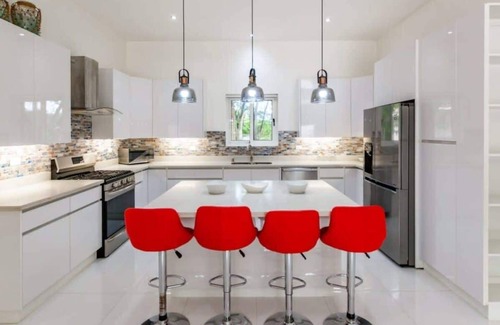 Brasilito House | Modern Home and Guesthouse in a Peaceful Gated Community with a Private Swimming