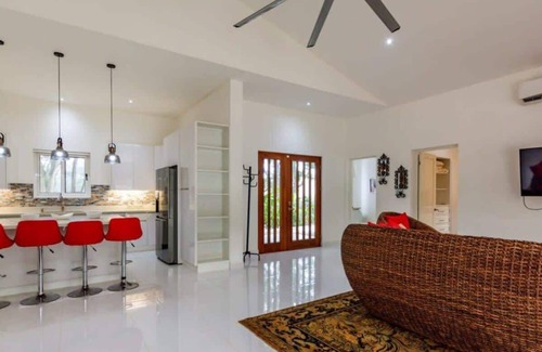 Brasilito House | Modern Home and Guesthouse in a Peaceful Gated Community with a Private Swimming