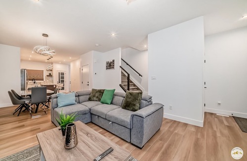 Edmonton House | Modern Home | Seven Minutes from Downtown | Next to Transit
