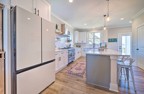 Wilmington Beach House | Modern Home w/Rooftop Deck, Walk to Beach!