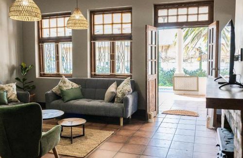 Potchefstroom Villa | Modern home with apartments