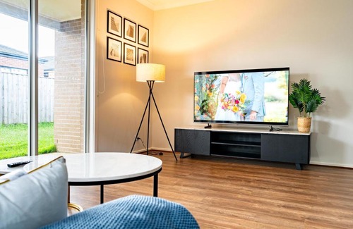 Clyde Villa | Modern Homely House in Clyde