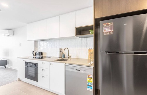 Phillip Apartment | Modern Homy1B1B APT Pool/Gym/Cinema/Westfield/Cafe