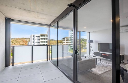 Phillip Apartment | Modern Homy1B1B APT Pool/Gym/Cinema/Westfield/Cafe