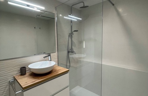 Godella House | MODERN HOUSE, GARDEN AND POOL, IDEAL FOR FAMILIES