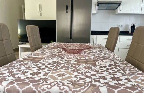 Icod de los Vinos Cottage | Modern House with beautiful Views of Teide for up to 4 people