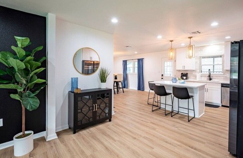 Spring Branch West House | Modern Houston Home with Fenced Yard