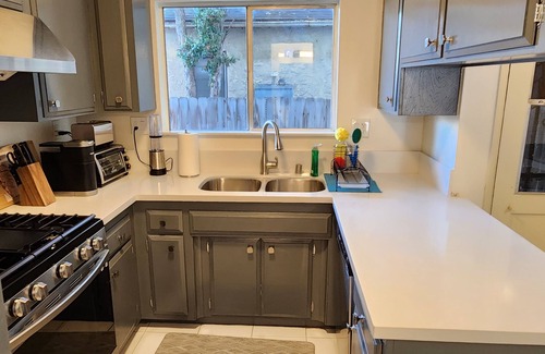 Inglewood Apartment | Modern Inglewood Townhouse Near Sofi & LAX