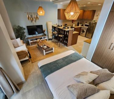Dubai Marina Apartment | Modern JBR Studio with Beach & Pool access - Dubai Marina
