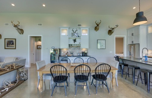 Kennard Cabin | Modern Kennard Cabin w/3 Casitas - Walk to Pond!
