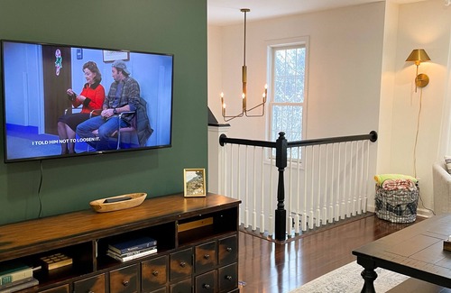 Bowmansdale House | Modern Kid-Friendly Stay, Conveniently Located near MessiahU & Harrisburg