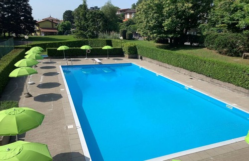 Bardello Apartment | Modern Lake Apartment with Pool & Tennis