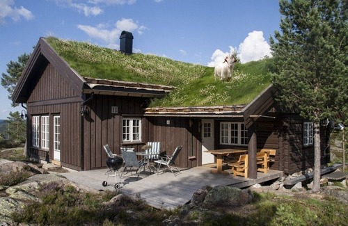 Flesberg Cabin | Modern log cabin on Blefjell