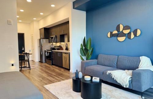 Hollywood Apartment | Modern London Style Home in Hollywood -Free Parking 10mins to Universal Studios