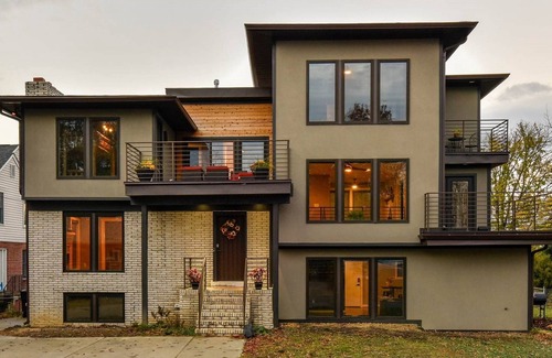 Arlington Views House | Modern Luxury 5 minutes to DC