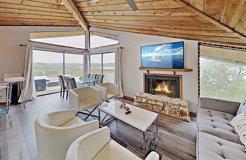 Spicewood House | Modern luxury home with three lake-view decks - pools & tennis