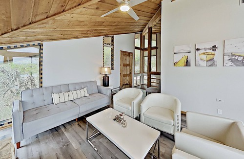 Spicewood House | Modern luxury home with three lake-view decks - pools & tennis