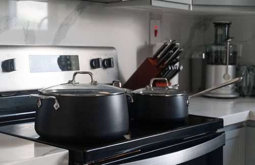 New Kingston Apartment | Modern Luxury Penthouse, 24 Hrs Security, Gated Comm, Rooftop Pool, WI-FI, AC