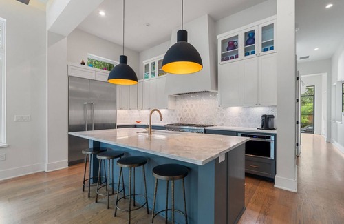 Tarrytown House | Modern Luxury Retreat in Tarrytown- Minutes from Downtown Austin