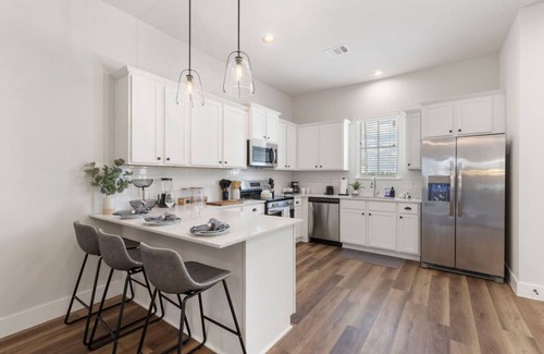 Magnolia House | Modern Magnolia Cottage | Pool & Gym Access