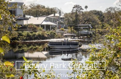 Tarpon Springs House | MODERN - Mins to Beach - Walk to Downtown - Free parking