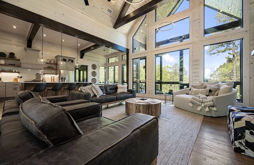 Broken Bow Cabin | Modern Moose Lodge-Ultra-Luxury Cabin w/ALL the Amenities! Sleeps 20