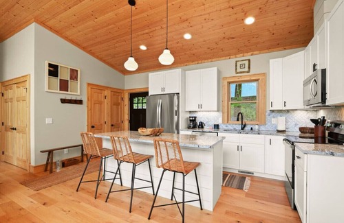 Todd House | Modern Mountain Escape w/Hot Tub & Views