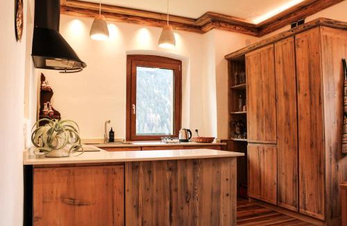 Auronzo di Cadore Apartment | Modern mountain retreat with Tre Cime and lake views