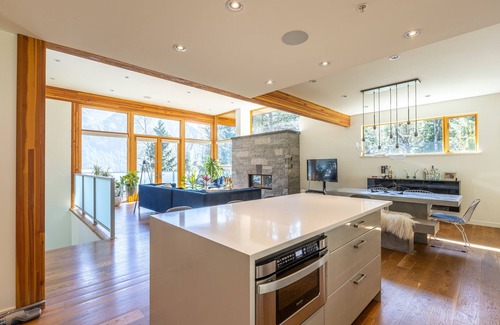 Squamish House | Modern Mountain Views Forest Home