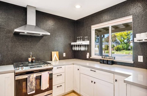 Napa House | Modern Napa 3BD Wine Country Escape w/Pool & Spa